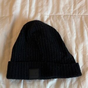 Men's Black Ribbed Knit Beanie with Subtle Logo Patch